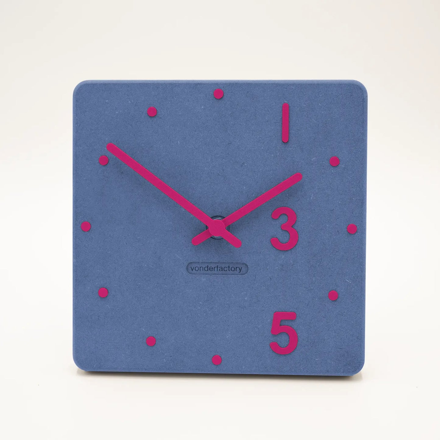 LXVAR Desktra_blau_fuchsia