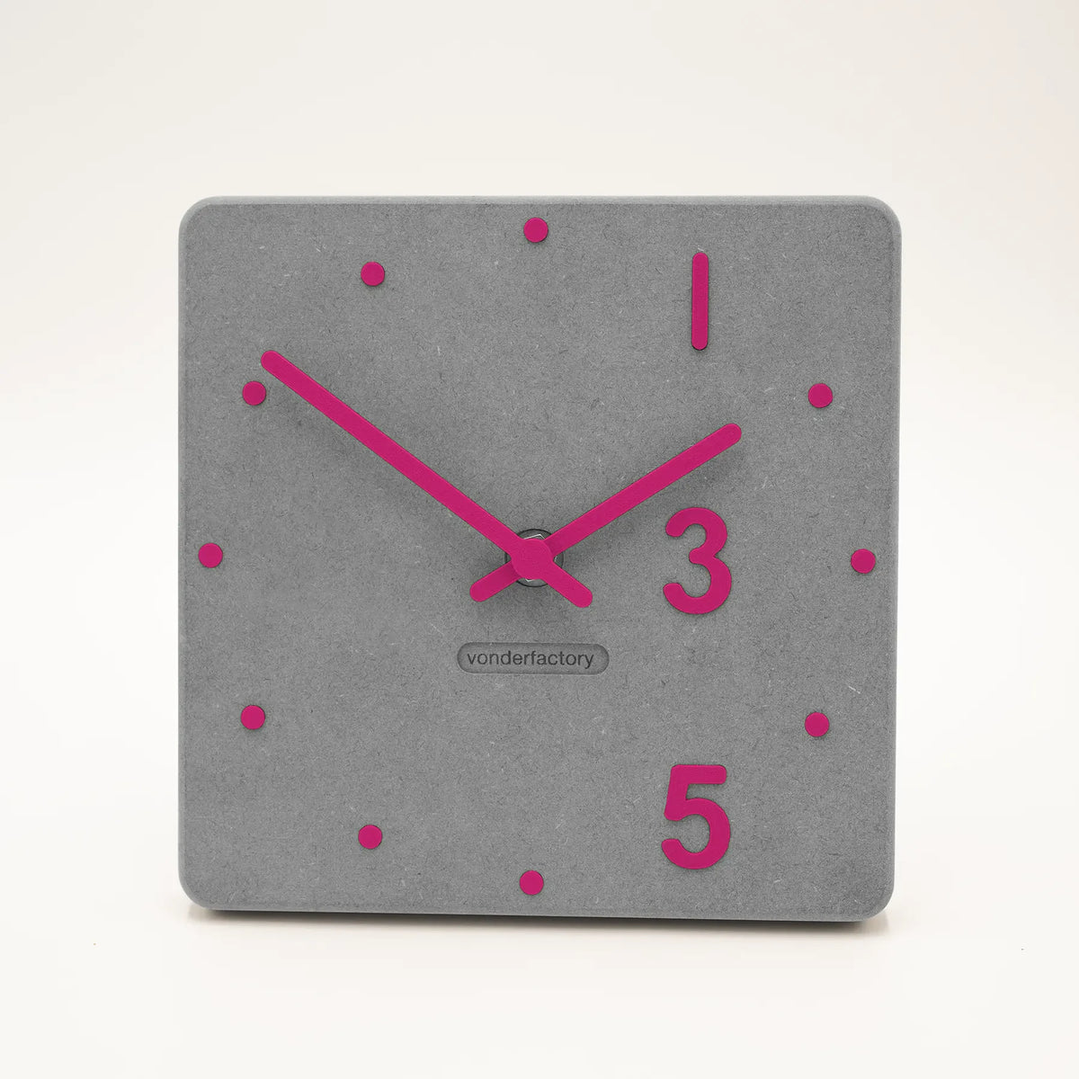 LXVAR Desktra_grau_fuchsia