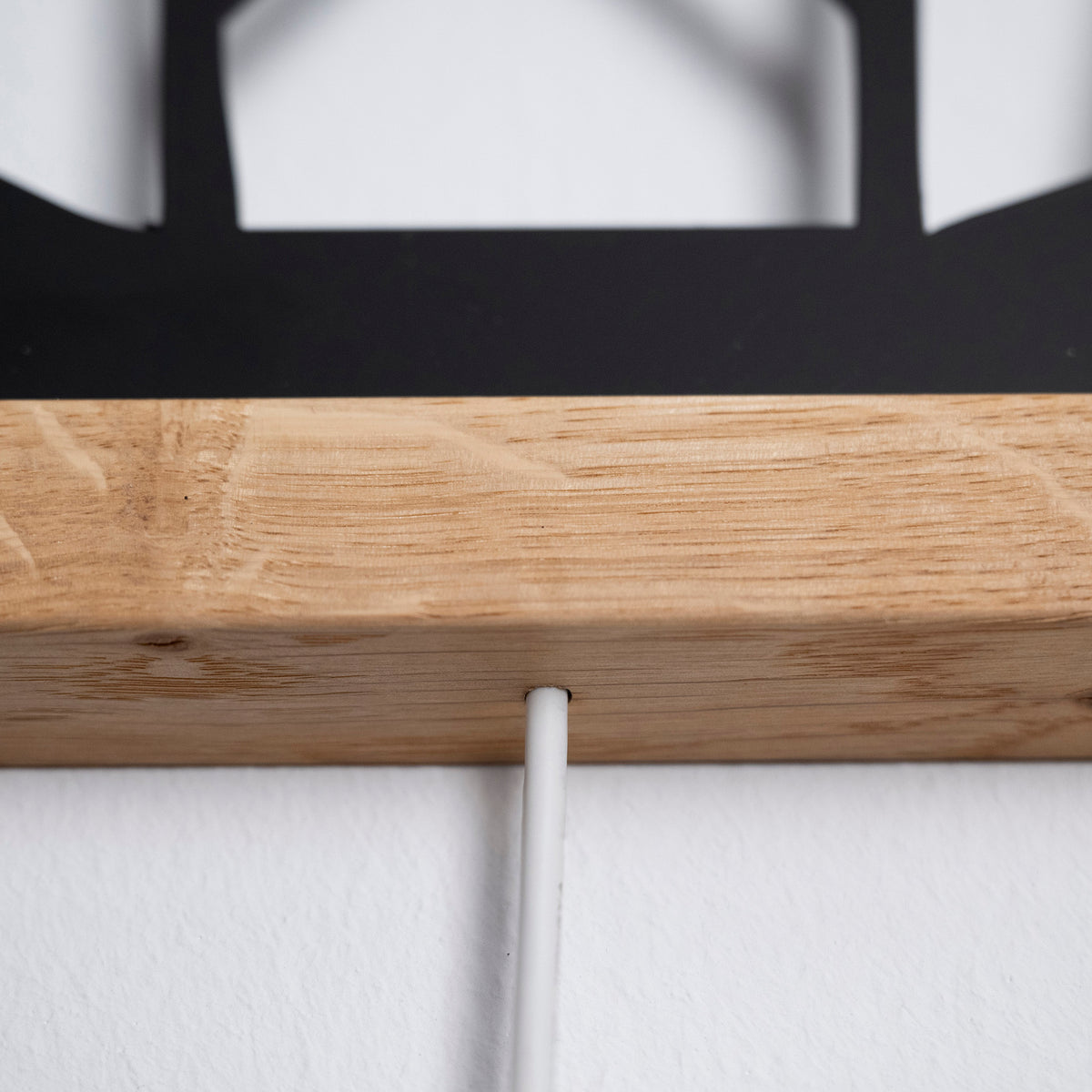 Prismis Wandbild Stahl Schwarz und Eichenholzrahmen - Eule - Detail Kabel
