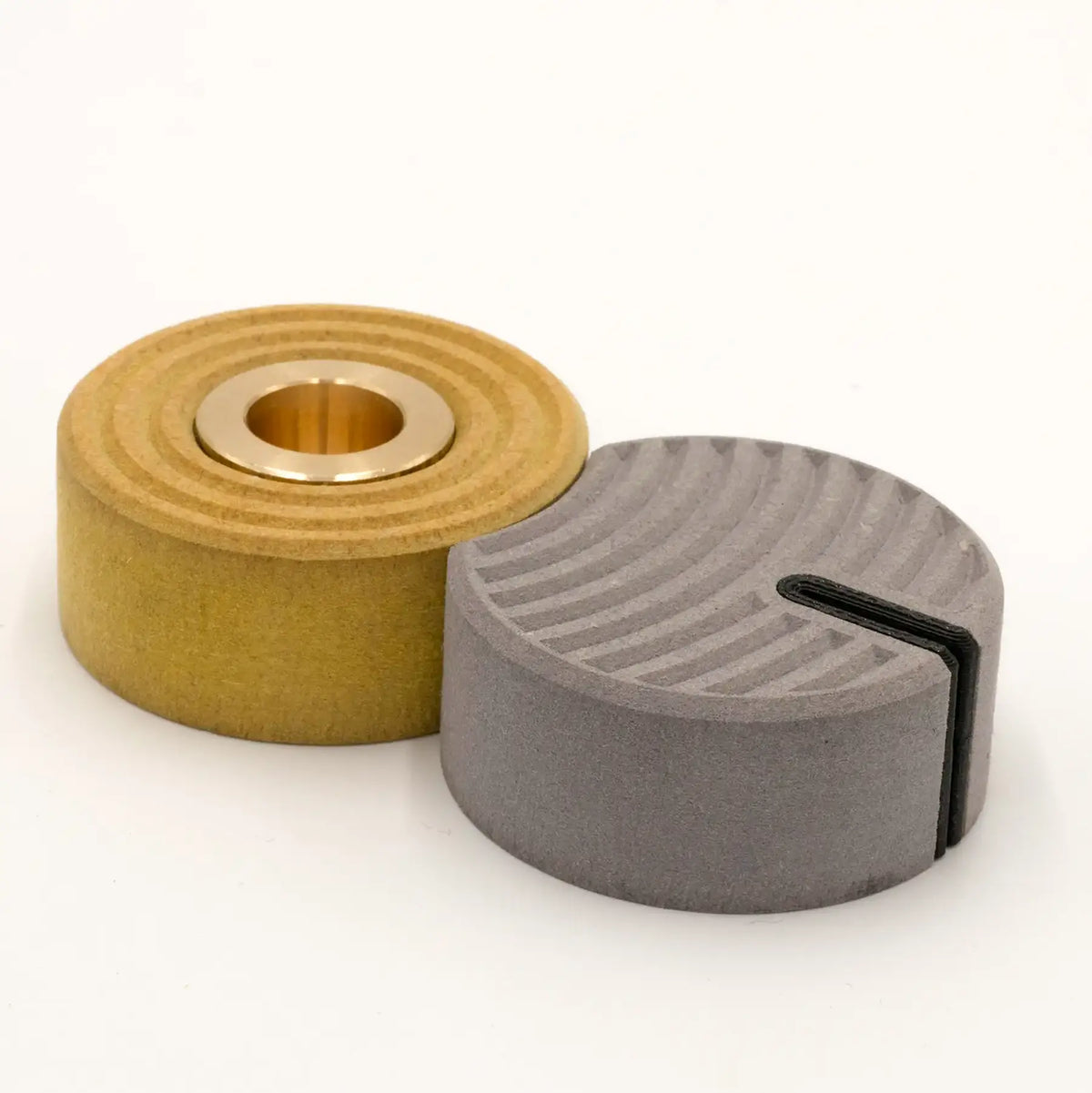Ringcut – Candle Holder + Card Holder