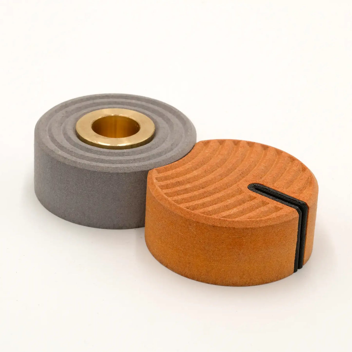Ringcut – Candle Holder + Card Holder