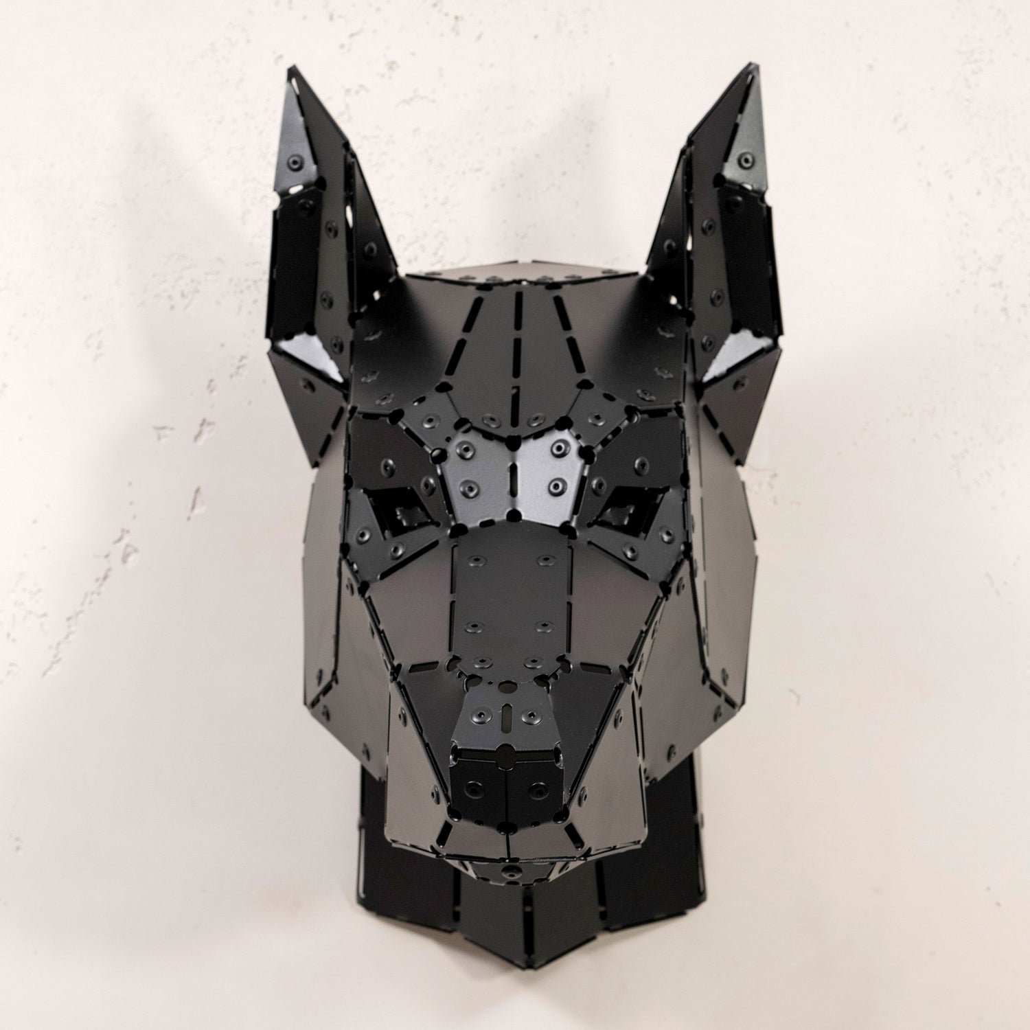 Kantéa Dobermannkopf XL aus Stahl Polygonal Nietkonstruktion - Frontansicht